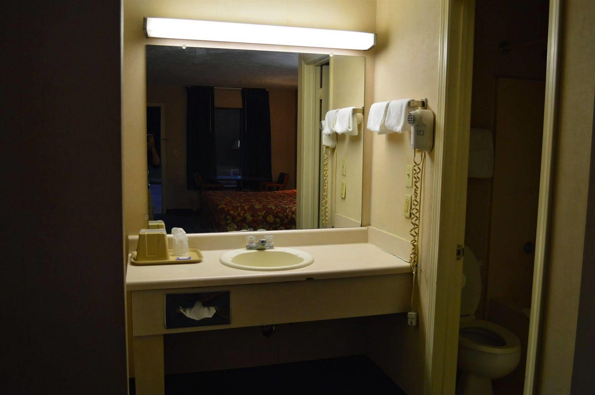 Economy Inn Carthage Dış mekan fotoğraf